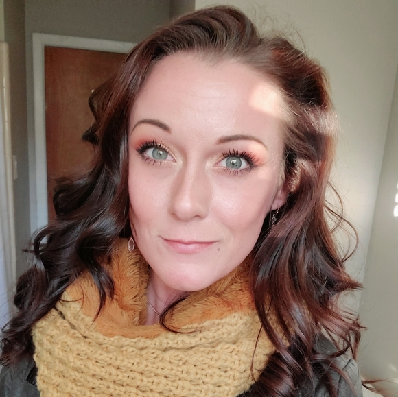 Meet your Posher, Whitney - Picture 2 of 4